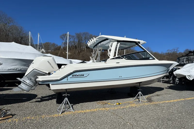 Slide: The Image of Boston Whaler 280 Vantage 2025 - 2