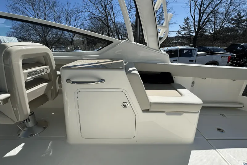 Slide: The Image of Boston Whaler 280 Vantage 2025 - 27