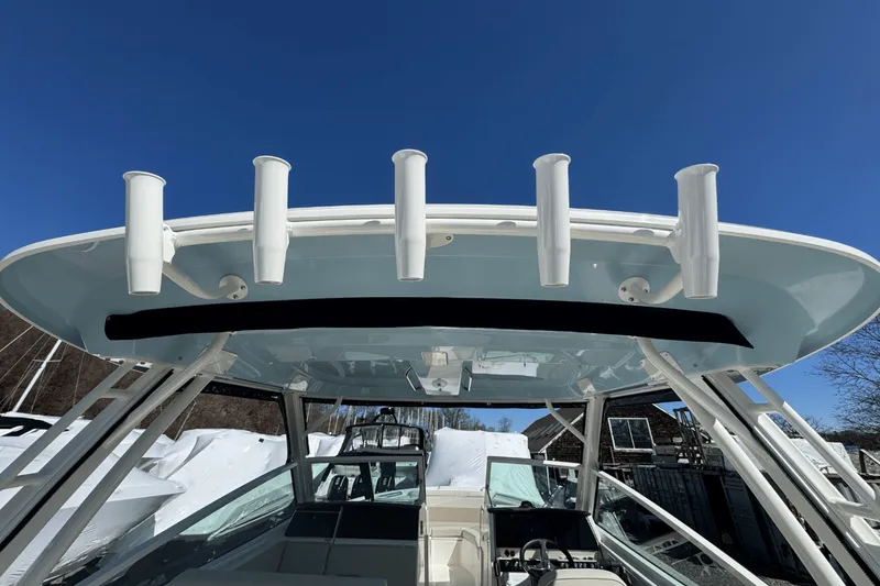 Slide: The Image of Boston Whaler 280 Vantage 2025 - 48