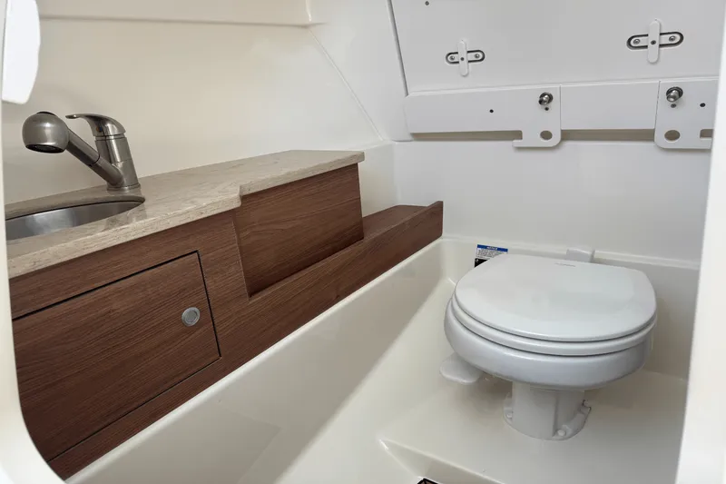 Slide: The Image of Boston Whaler 280 Vantage 2025 - 52