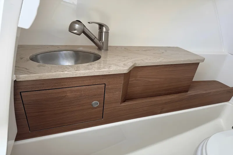 Slide: The Image of Boston Whaler 280 Vantage 2025 - 54