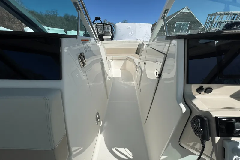 Slide: The Image of Boston Whaler 280 Vantage 2025 - 56