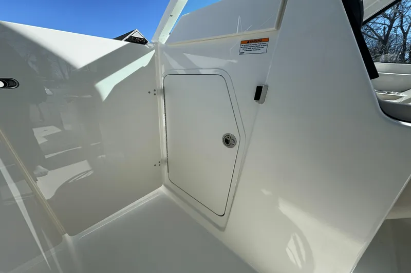 Slide: The Image of Boston Whaler 280 Vantage 2025 - 58