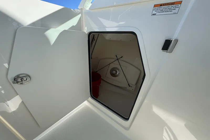 Slide: The Image of Boston Whaler 280 Vantage 2025 - 59