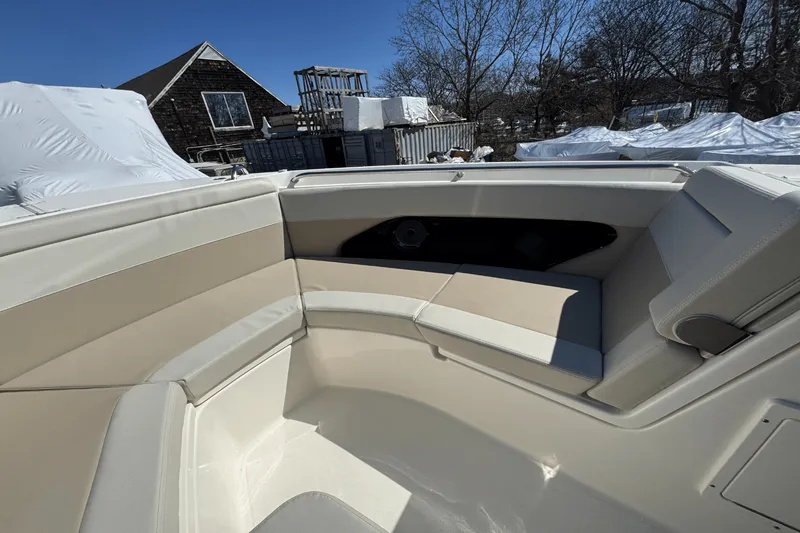 Slide: The Image of Boston Whaler 280 Vantage 2025 - 61
