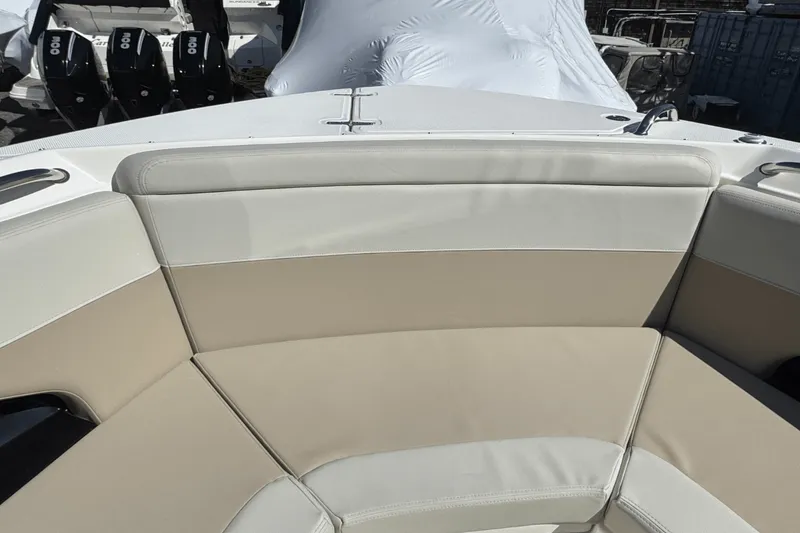 Slide: The Image of Boston Whaler 280 Vantage 2025 - 63