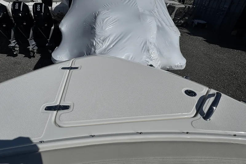 Slide: The Image of Boston Whaler 280 Vantage 2025 - 65