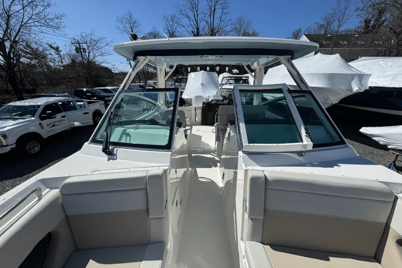 Slide: The Image of Boston Whaler 280 Vantage 2025 - 66