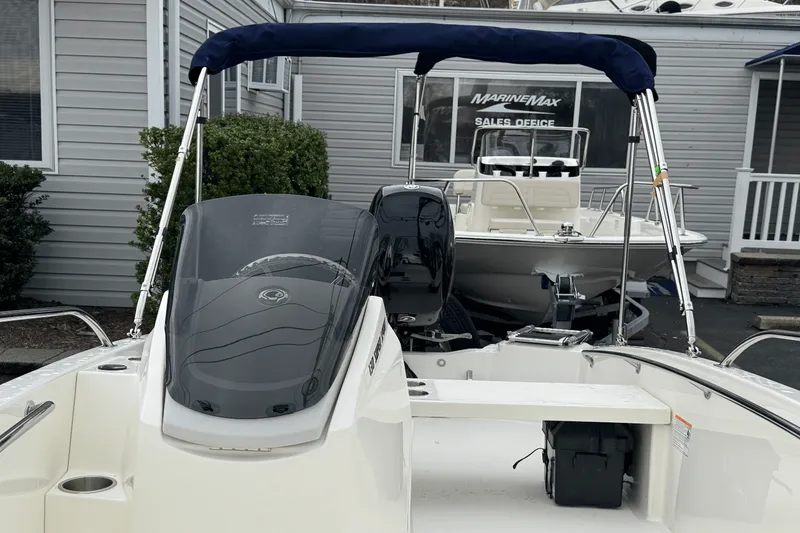 Slide: The Image of Boston Whaler 130 Super Sport 2025 - 14