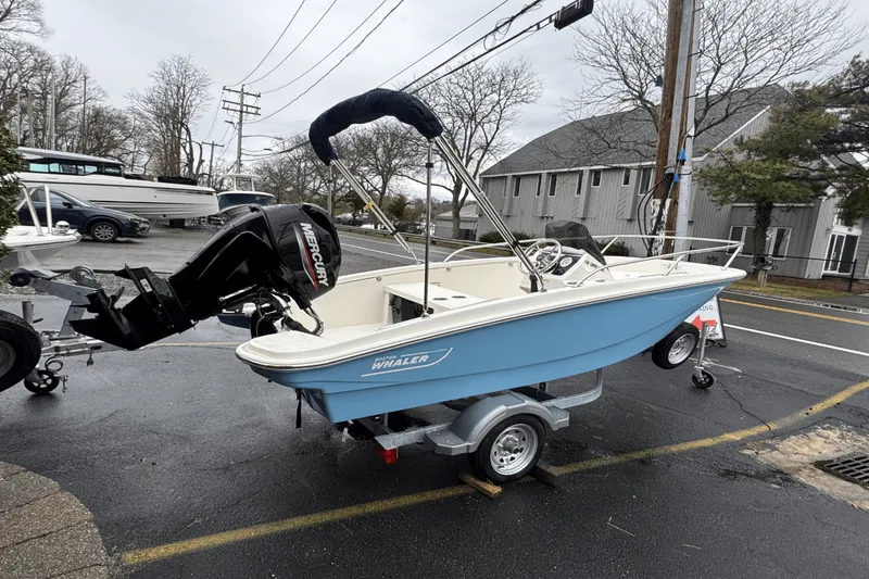 Slide: The Image of Boston Whaler 130 Super Sport 2025 - 3