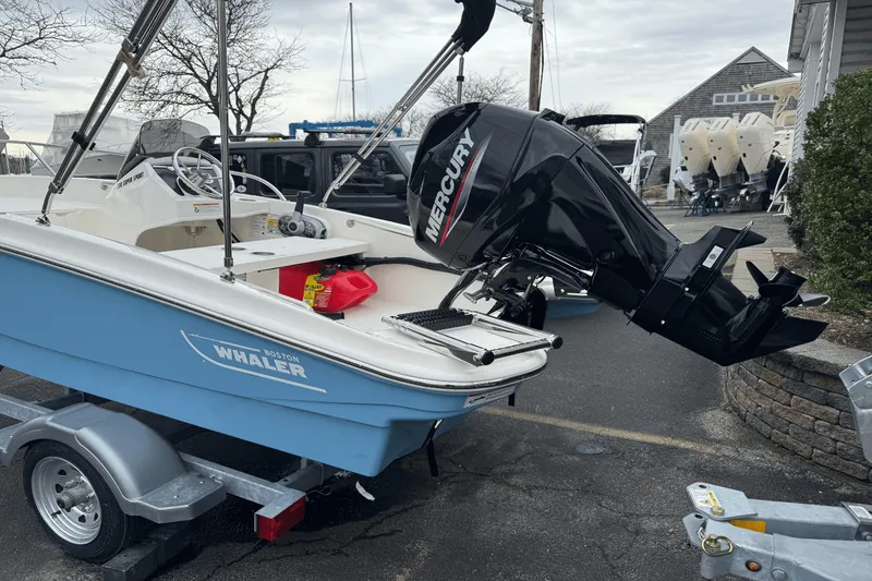 Slide: The Image of Boston Whaler 130 Super Sport 2025 - 4