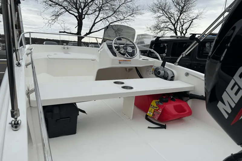Slide: The Image of Boston Whaler 130 Super Sport 2025 - 5