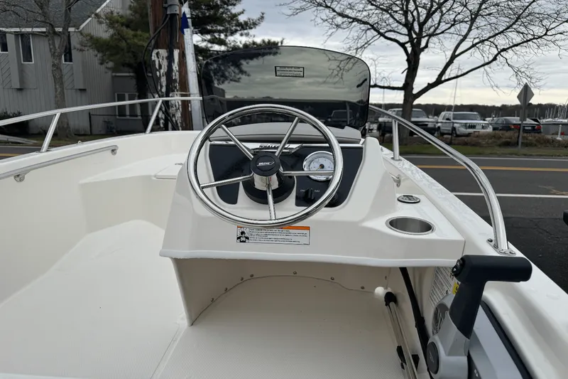 Slide: The Image of Boston Whaler 130 Super Sport 2025 - 7