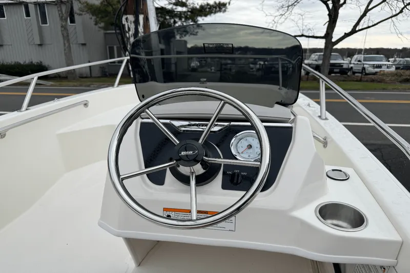 Slide: The Image of Boston Whaler 130 Super Sport 2025 - 8