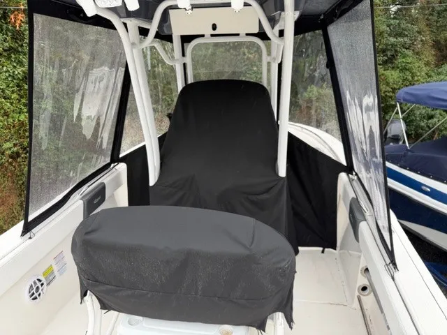 Slide: The Image of Robalo R242EX 2022 - 5