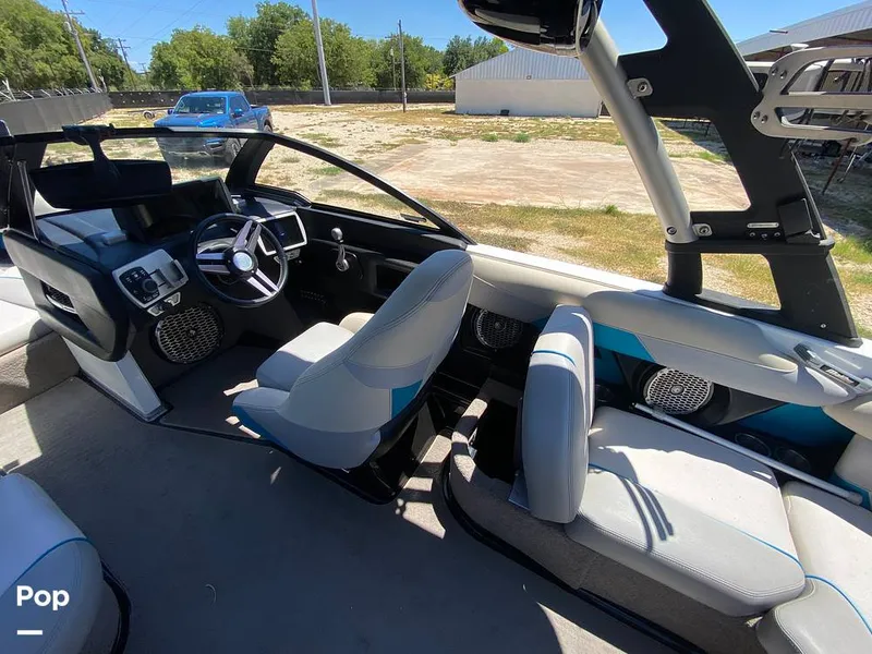 The Image of HEAVY LOADED INTERIOR - 12953554