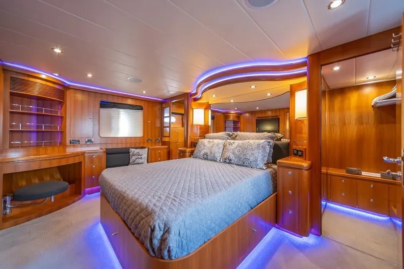 Slide: The Image of Horizon 73' motor yacht 2009 - 28