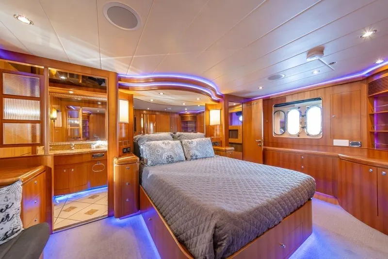 Slide: The Image of Horizon 73' motor yacht 2009 - 26