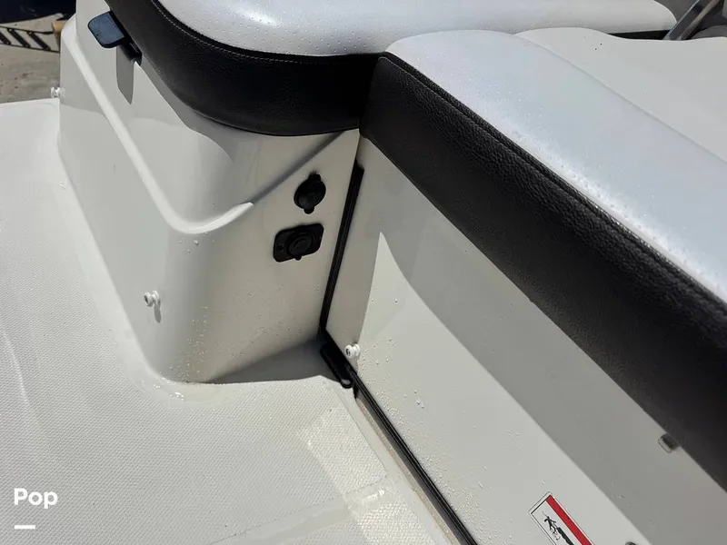 Slide: The Image of Sea Ray SDX 250 OB 2019 - 16521090