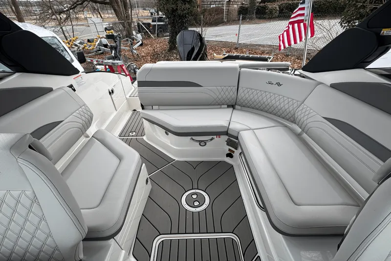 Slide: The Image of Sea Ray SLX 260 Outboard 2025 - 13