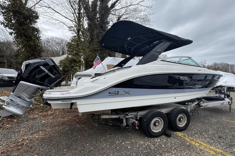 Slide: The Image of Sea Ray SLX 260 Outboard 2025 - 2