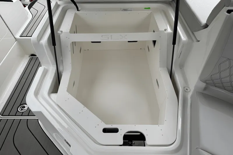 Slide: The Image of Sea Ray SLX 260 Outboard 2025 - 20