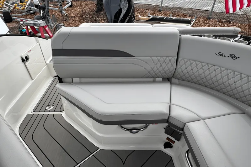 Slide: The Image of Sea Ray SLX 260 Outboard 2025 - 21