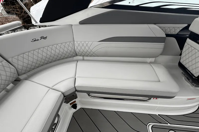 Slide: The Image of Sea Ray SLX 260 Outboard 2025 - 22