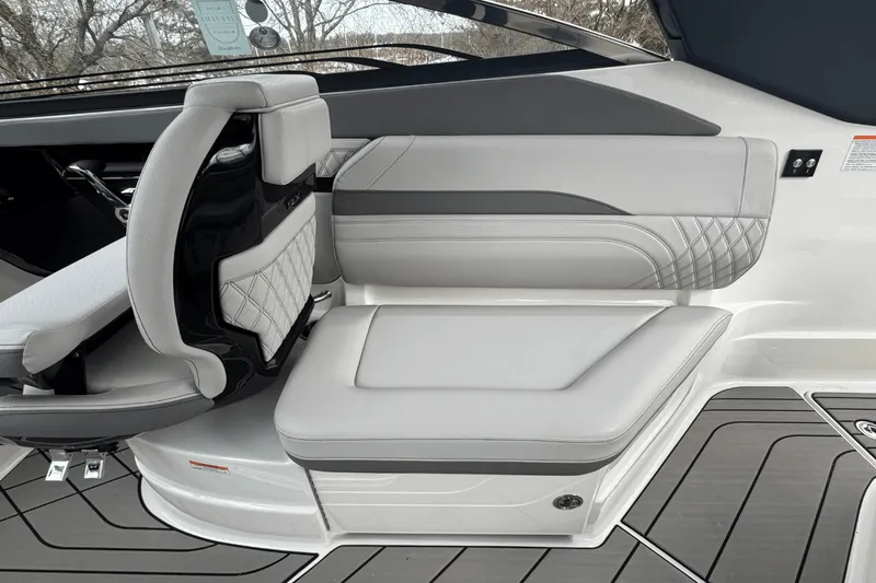 Slide: The Image of Sea Ray SLX 260 Outboard 2025 - 28