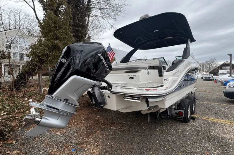 Slide: The Image of Sea Ray SLX 260 Outboard 2025 - 3