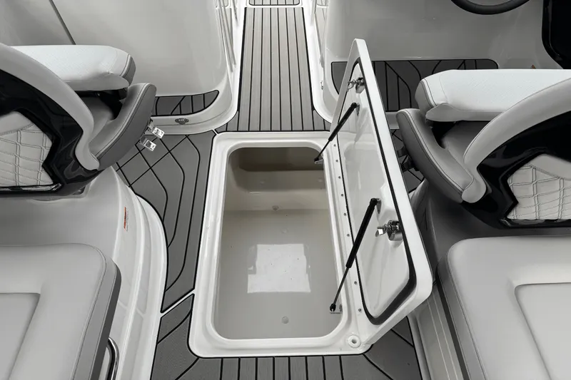 Slide: The Image of Sea Ray SLX 260 Outboard 2025 - 31