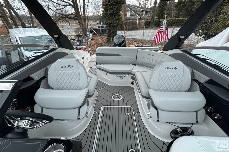 Slide: The Image of Sea Ray SLX 260 Outboard 2025 - 33