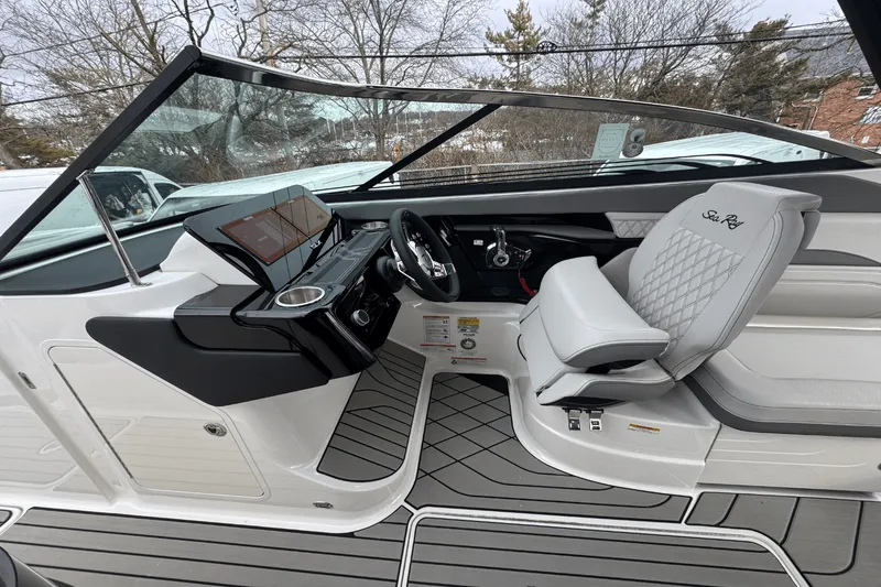 Slide: The Image of Sea Ray SLX 260 Outboard 2025 - 34