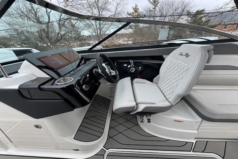 Slide: The Image of Sea Ray SLX 260 Outboard 2025 - 36