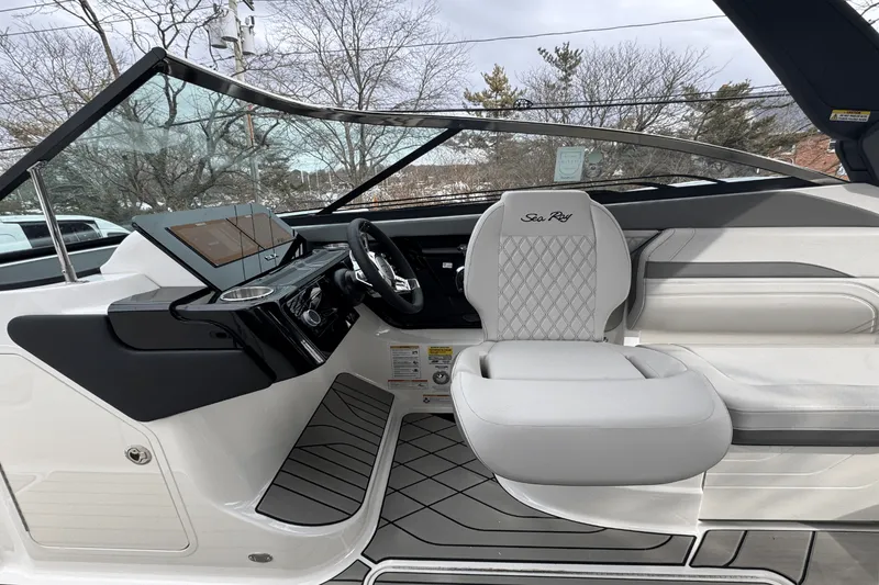 Slide: The Image of Sea Ray SLX 260 Outboard 2025 - 37