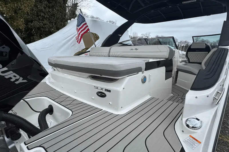 Slide: The Image of Sea Ray SLX 260 Outboard 2025 - 4