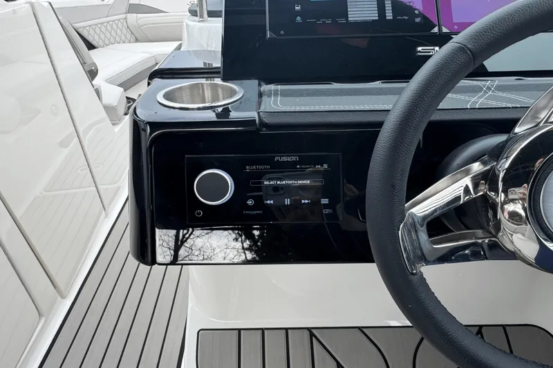 Slide: The Image of Sea Ray SLX 260 Outboard 2025 - 44