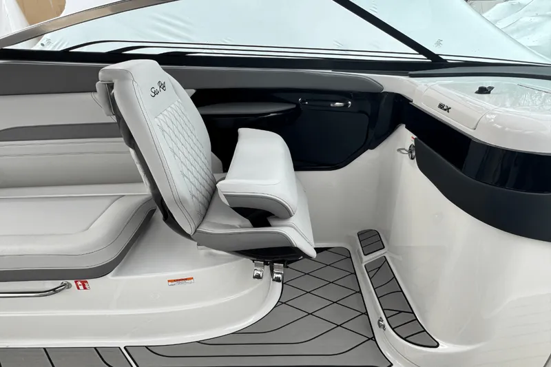 Slide: The Image of Sea Ray SLX 260 Outboard 2025 - 45