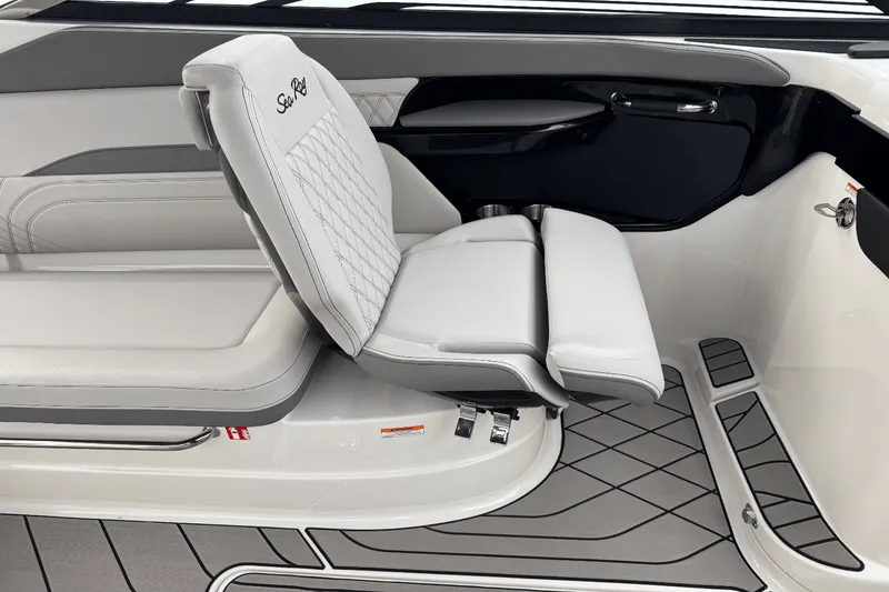 Slide: The Image of Sea Ray SLX 260 Outboard 2025 - 47