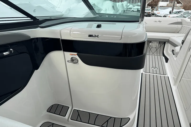 Slide: The Image of Sea Ray SLX 260 Outboard 2025 - 51