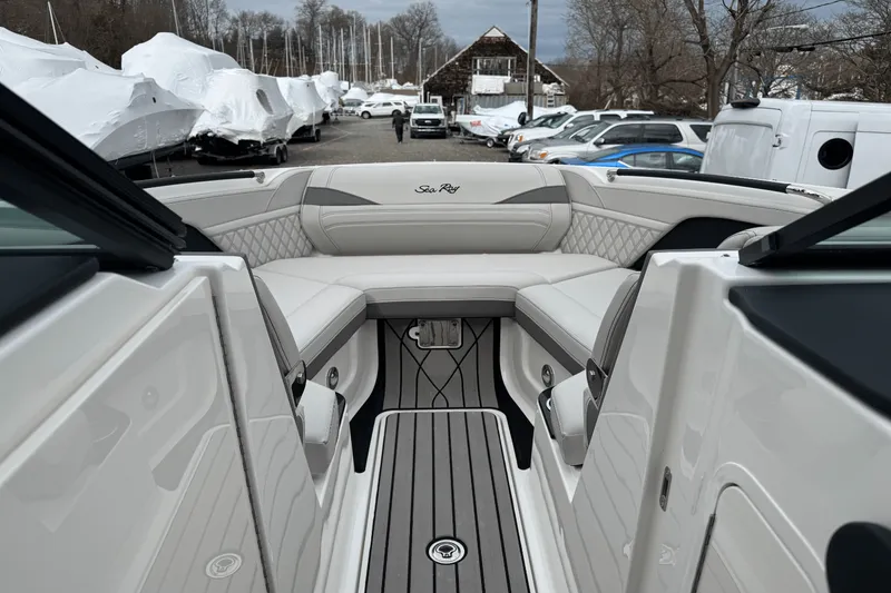 Slide: The Image of Sea Ray SLX 260 Outboard 2025 - 57