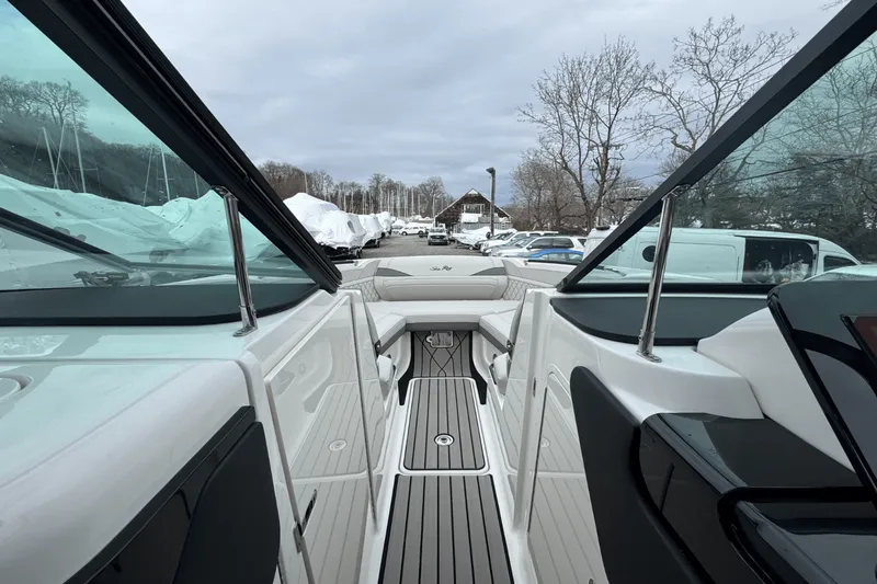 Slide: The Image of Sea Ray SLX 260 Outboard 2025 - 59