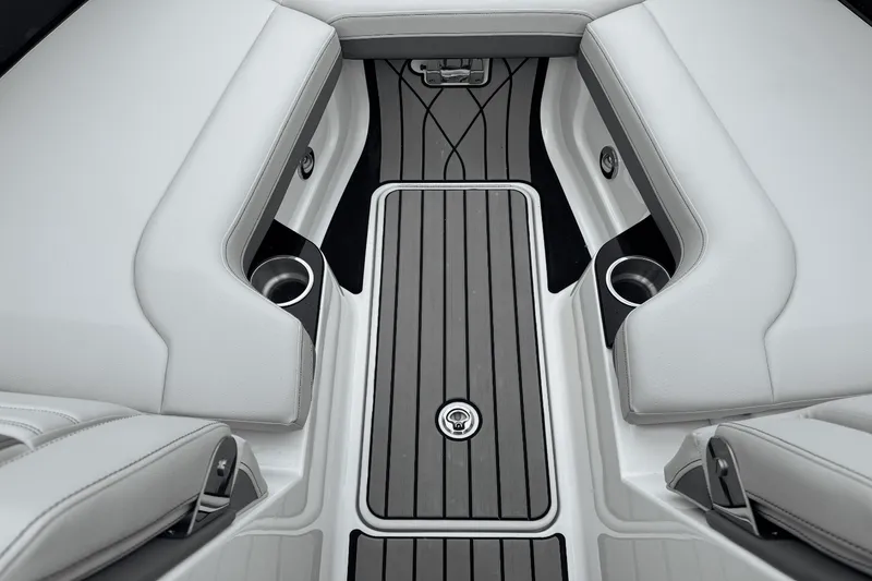 Slide: The Image of Sea Ray SLX 260 Outboard 2025 - 62