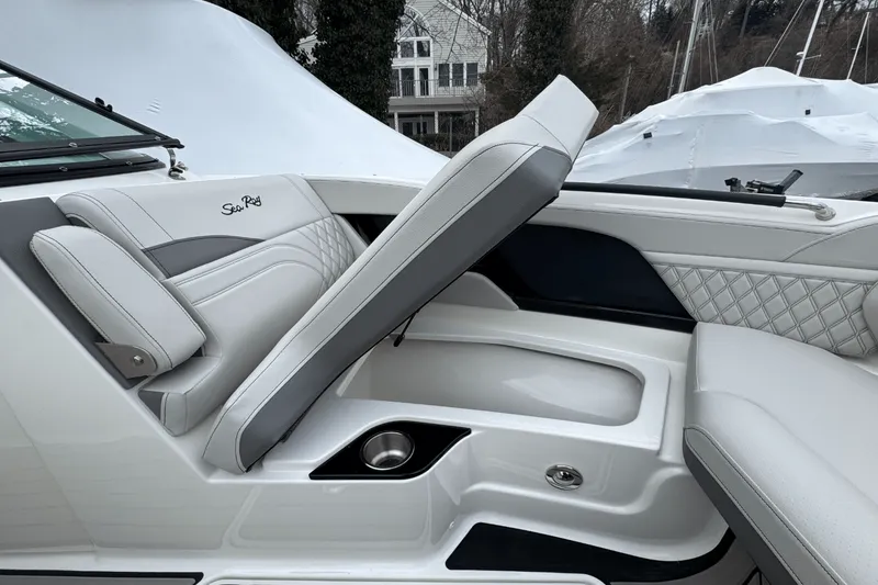 Slide: The Image of Sea Ray SLX 260 Outboard 2025 - 67