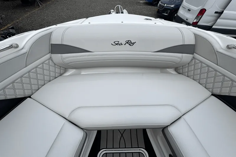 Slide: The Image of Sea Ray SLX 260 Outboard 2025 - 69