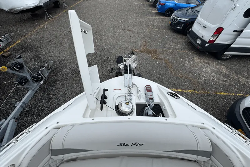 Slide: The Image of Sea Ray SLX 260 Outboard 2025 - 71
