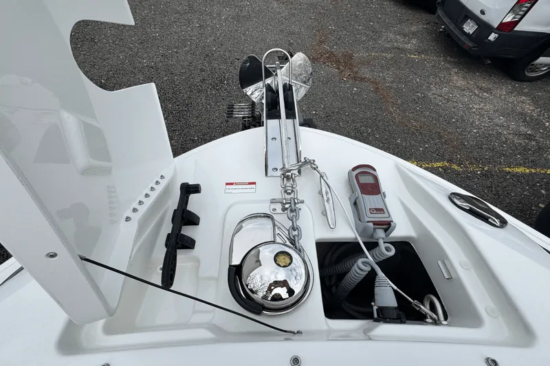 Slide: The Image of Sea Ray SLX 260 Outboard 2025 - 72