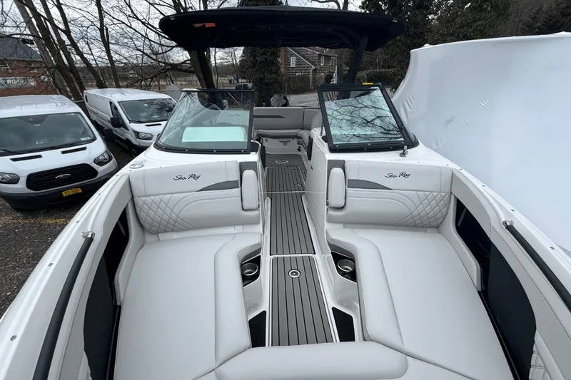 Slide: The Image of Sea Ray SLX 260 Outboard 2025 - 74