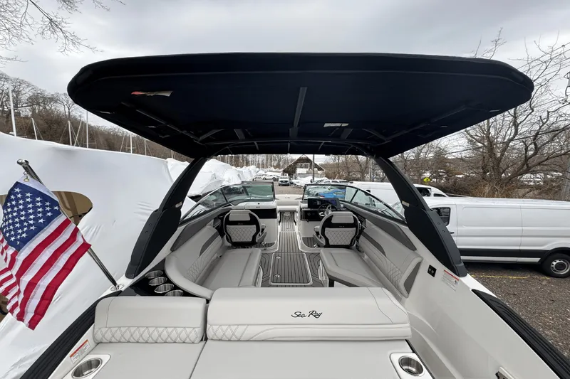 Slide: The Image of Sea Ray SLX 260 Outboard 2025 - 8