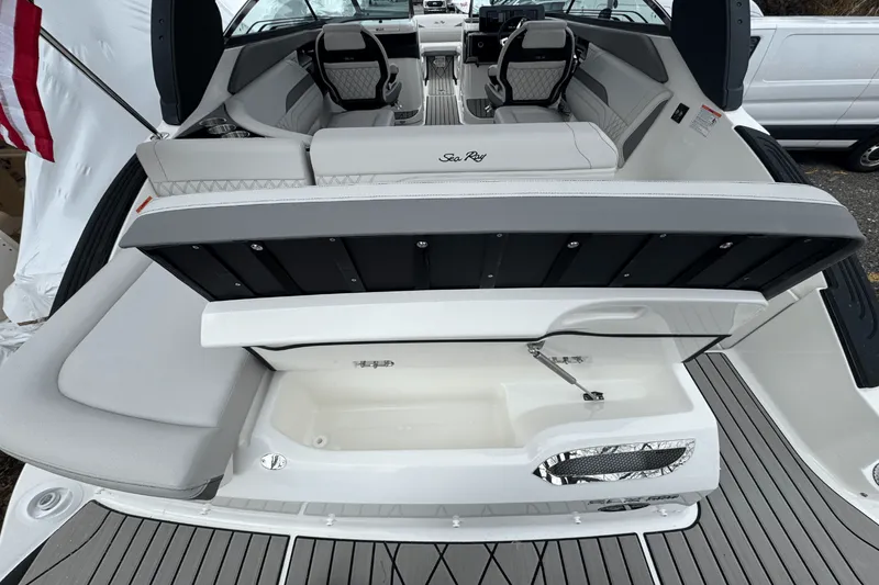 Slide: The Image of Sea Ray SLX 260 Outboard 2025 - 9